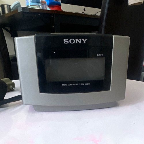 Sony digital clock - clock, radio