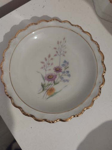 Scalloped porcelain small