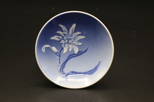 Royal copenhagen trinket pin - royal,