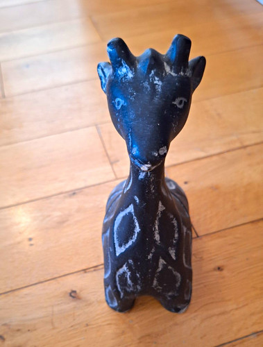 Black giraffe ornament - black,