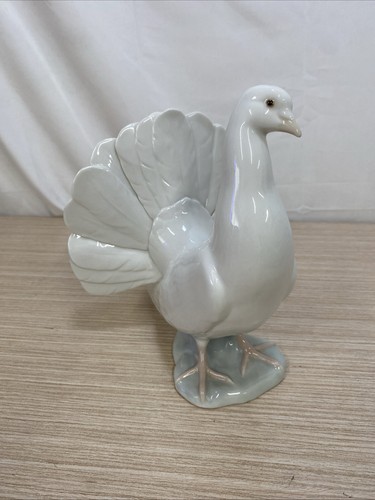 Lladro 1016 fantailed dove - lladro, dove"