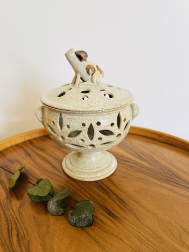 Elsham hall pottery pig - elsham, lidded