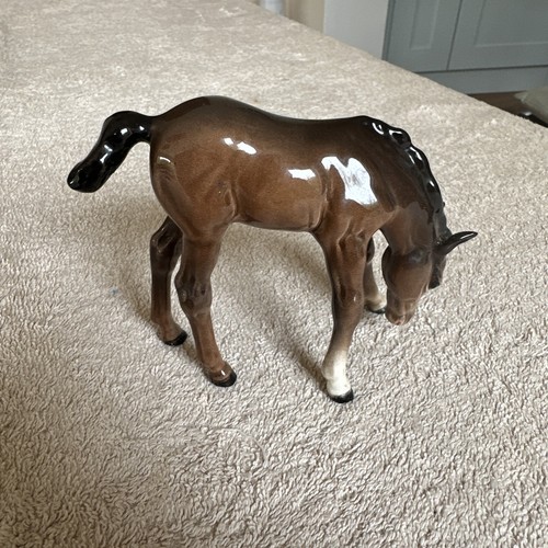 Beswick foal grazing model 946 - foal,