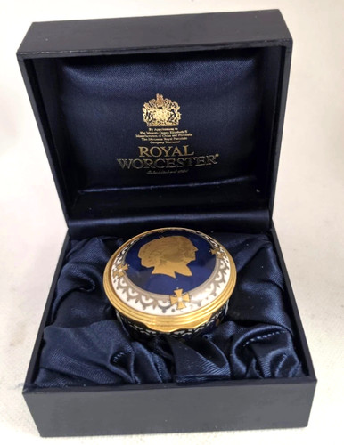 Royal worcester hrh queen - hrh,