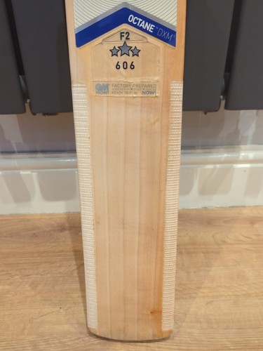 Octane dxm 606 cricket - 606,
