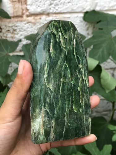 828g natural green nephrite - green,