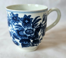 EARLY WORCESTER BLUE & WHITE PORCELAIN CUP. BUTTERFLIES & LEAVES (B)  CIRCA 1760