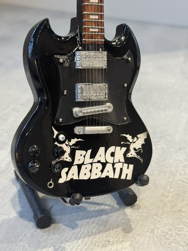 Black sabbath miniature - black, guitar