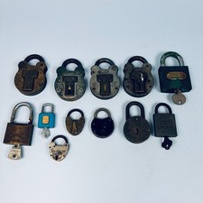 VINTAGE PADLOCKS SQUIRES 440 550 YALE TRI-CIRCLE PAPAIZ + OTHERS -SOME WITH KEYS