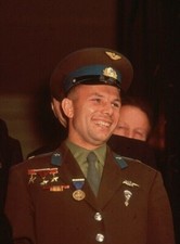 Yuri Gagarin Unsigned 8 x 6 Photo - Russian cosmonaut - First person in space *1