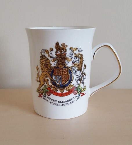 Queen elizabeth royal crest - royal,