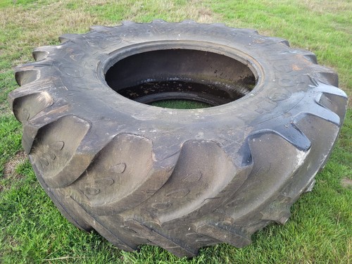 1no tractor tyre 650 - tractor,