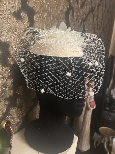 Stunning cream fascinator with