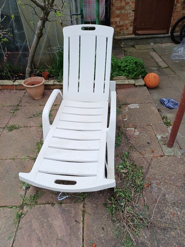 Sun bed proper condition - bed,