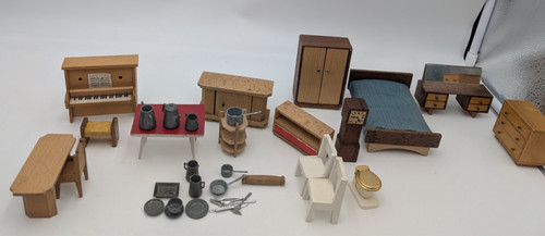 Vintage dolls house - dol, toi