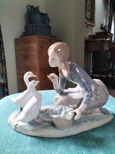 Lladro 4849 feeding the - lladro,