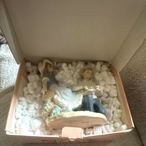 Nao porcelain couple - porcelain, figurine
