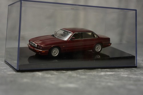 Autoart jaguar xj8 in - 1:43,