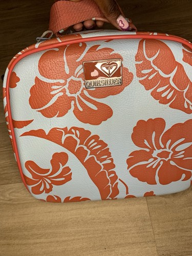Quiksilver makeup bag - makeup,