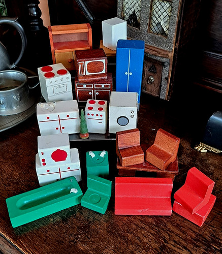 Vintage dolls house - vintage,