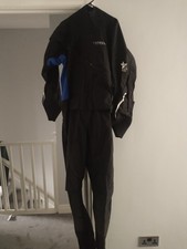 Typhoon drysuit front entry zip medium not fully dry