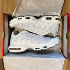 **BRAND NEW** US 10.5 - Nike