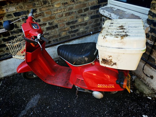 Honda melody deluxe moped - ii,