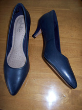 CLARKS ULTIMATE COMFORT  NAVY LEATHER  SHONDRAH JADE  COURT SHOES UK 5 UNWORN