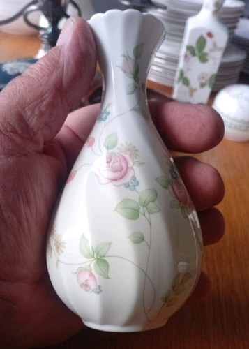 Wedgwood rosehip floral bone - wedgwood,