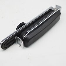 Off camera flash bracket/grip