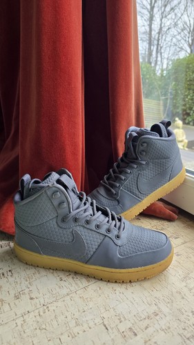 Nike court borough - borough, mid