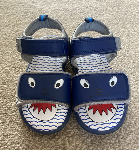 Boys 8 blue - uk, shark