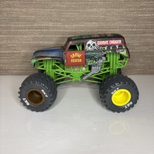 Monster Jam Grave Digger 1:24