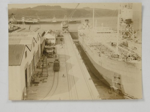 Shipyard dry dock - shipyard, large
