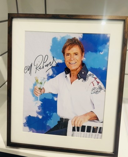 Cliff richard hand - hand, signed