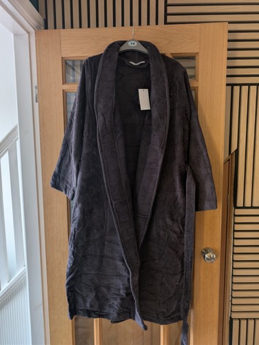 Pretty secrets grey towel - secrets,
