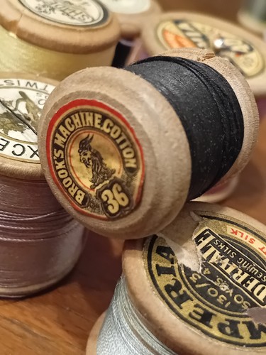 Mixed brands vintage - brands, wooden