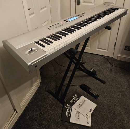 Korg triton keyboard - korg, le