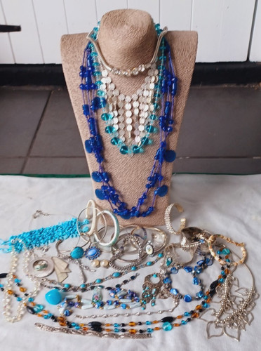 Job lot blue jewellery - of,