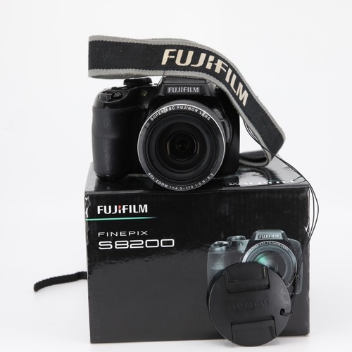 Fuji finepix s8200 - fuji,