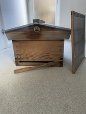 BS National Beehive - Cedar with Gabled Roof, Landing Board and Stand