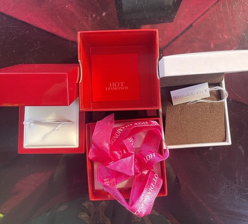 Hot diamonds boxes - diamonds,