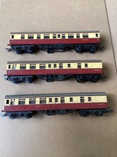 Triang Rake Of Three Crimson & Cream Coaches OO Gauge