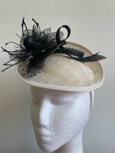 White saucer fascinator with