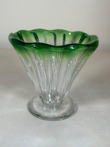 Vintage green art glass posy - green,