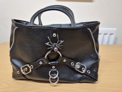 Medium sized gothic style - medium-sized,