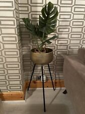 Metal Planter Stand With Plant Pot Flower Pot for Indoor Or Balcony 