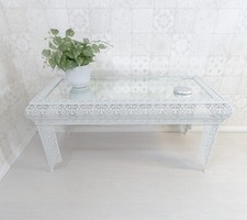 White embossed metal glass - white,