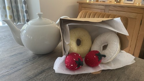 Hand knitted role play - food,