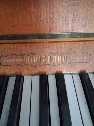 Eavestaff minigrand piano